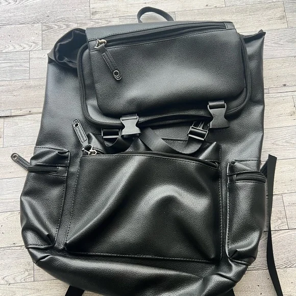 Backpack - Picture 2 of 7